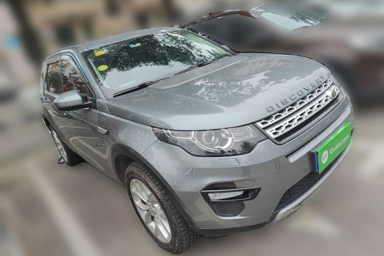 Used Land Rover Discovery Sport 2018 240 PS HSE Version Front Right 45 Deg