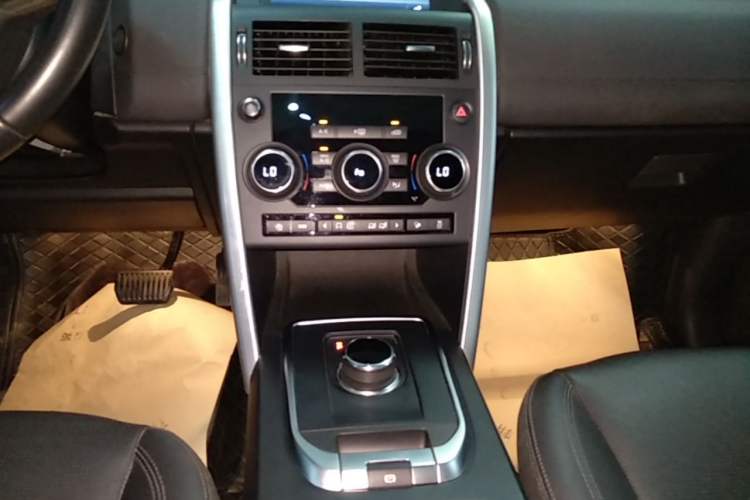 Used Land Rover Discovery Sport 2018 240 PS SE Version Gear Lever