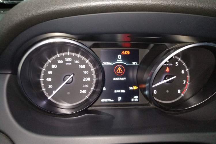 Used Land Rover Discovery Sport 2018 240 PS SE Version Instrument Cluster