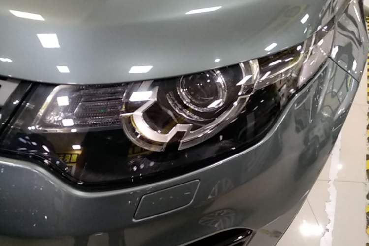 Used Land Rover Discovery Sport 2018 240 PS SE Version Left Front Headlight
