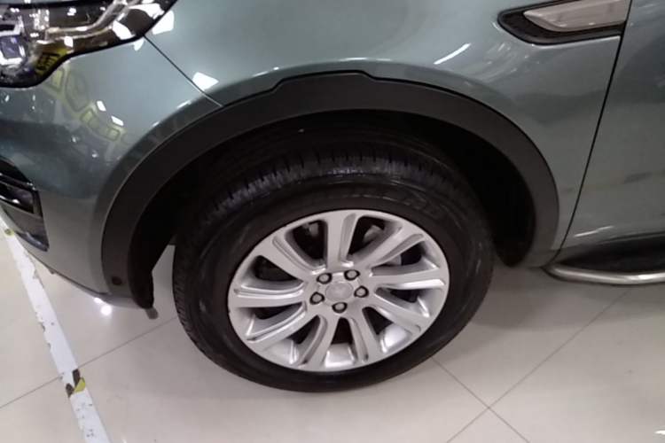 Used Land Rover Discovery Sport 2018 240 PS SE Version Left Front Wheel Hub