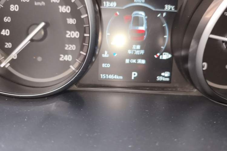 Used Land Rover Discovery Sport 2018 240 PS SE Version Odometer Close Up