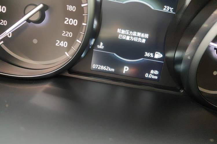 Used Land Rover Discovery Sport 2018 240 PS HSE Version Odometer Close Up