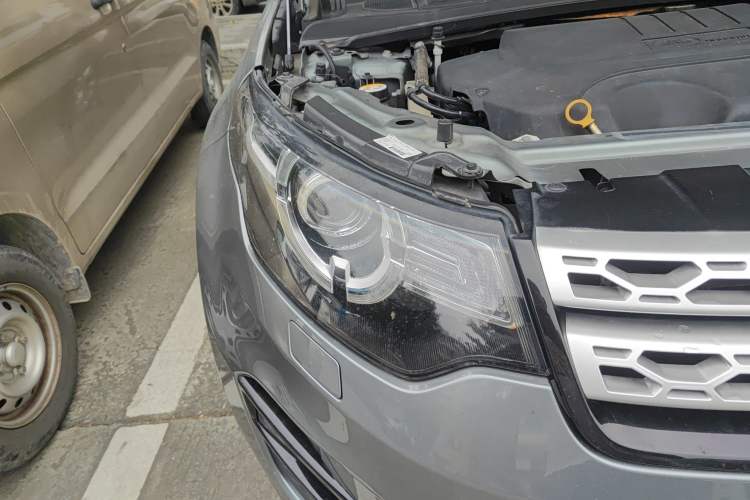 Used Land Rover Discovery Sport 2018 240 PS HSE Version Right Front Headlight