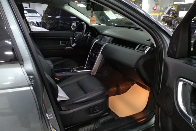Used Land Rover Discovery Sport 2018 240 PS SE Version Right Front Seat