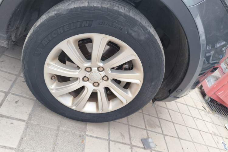 Used Land Rover Discovery Sport 2018 240 PS SE Version Right Front Wheel Hub