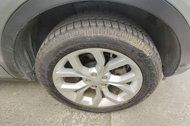Used Land Rover Discovery Sport 2018 240 PS HSE Version Right Front Wheel Hub