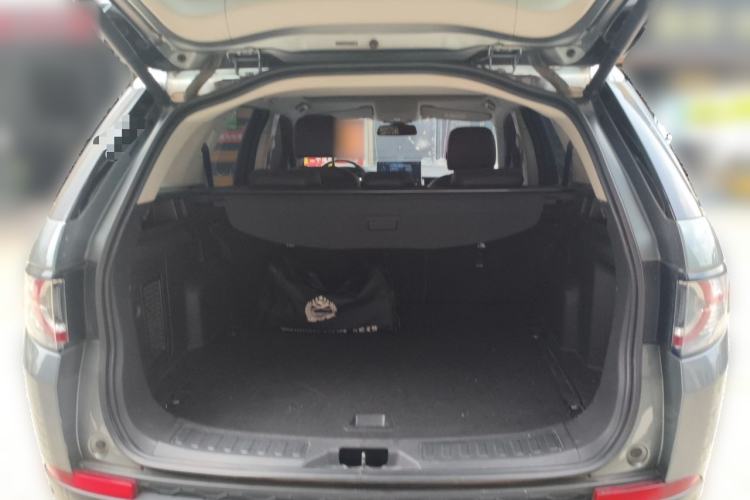 Used Land Rover Discovery Sport 2018 240 PS SE Version Trunk