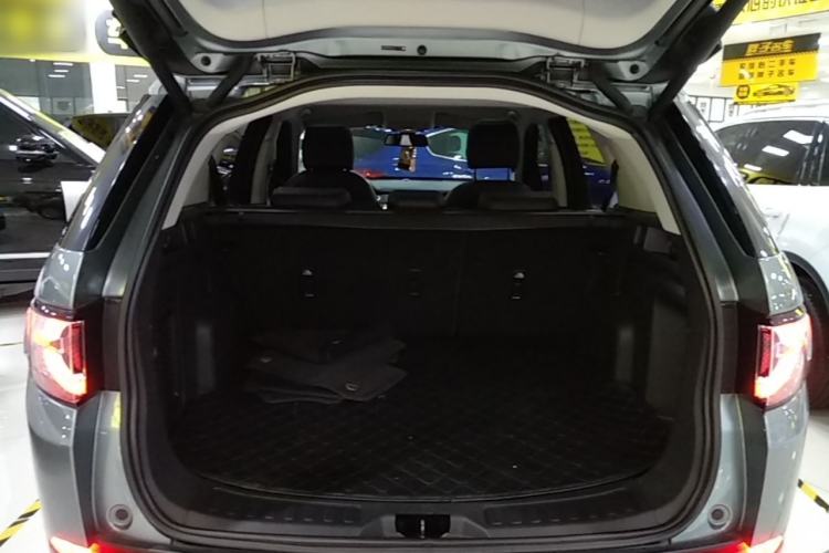 Used Land Rover Discovery Sport 2018 240 PS SE Version Trunk