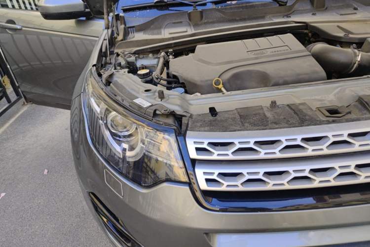 Used Land Rover Discovery Sport 2018 240 PS HSE Version Engine Bay Right