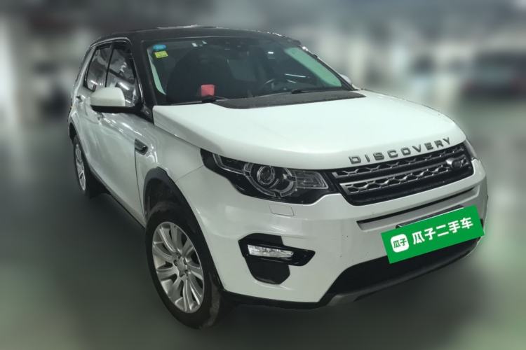 Used Land Rover Discovery Sport 2018 240 PS SE Version Front Right 45 Deg