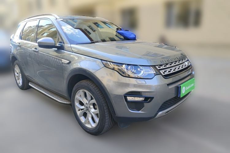 Used Land Rover Discovery Sport 2018 240 PS HSE Version Front Right 45 Deg
