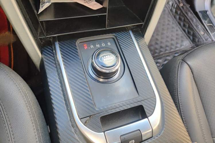 Used Land Rover Discovery Sport 2018 240 PS HSE Version Gear Lever