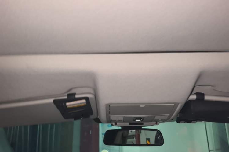 Used Land Rover Discovery Sport 2018 240 PS SE Version Headliner