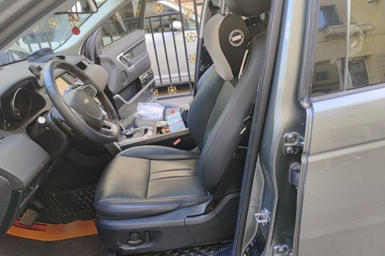 Used Land Rover Discovery Sport 2018 240 PS HSE Version Left Front Seat