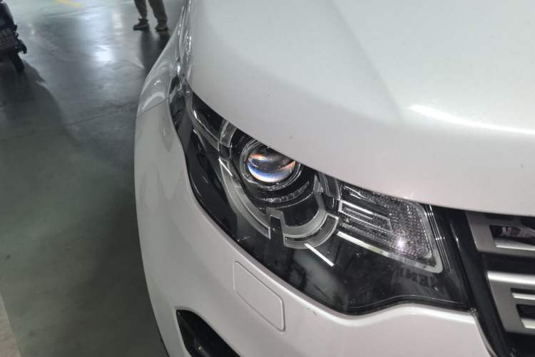 Used Land Rover Discovery Sport 2018 240 PS SE Version Right Front Headlight