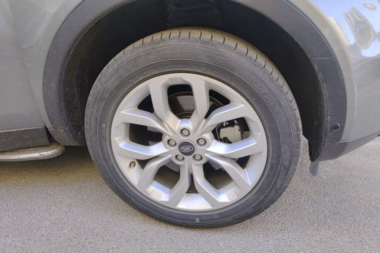 Used Land Rover Discovery Sport 2018 240 PS HSE Version Right Front Wheel Hub