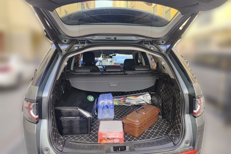 Used Land Rover Discovery Sport 2018 240 PS HSE Version Trunk