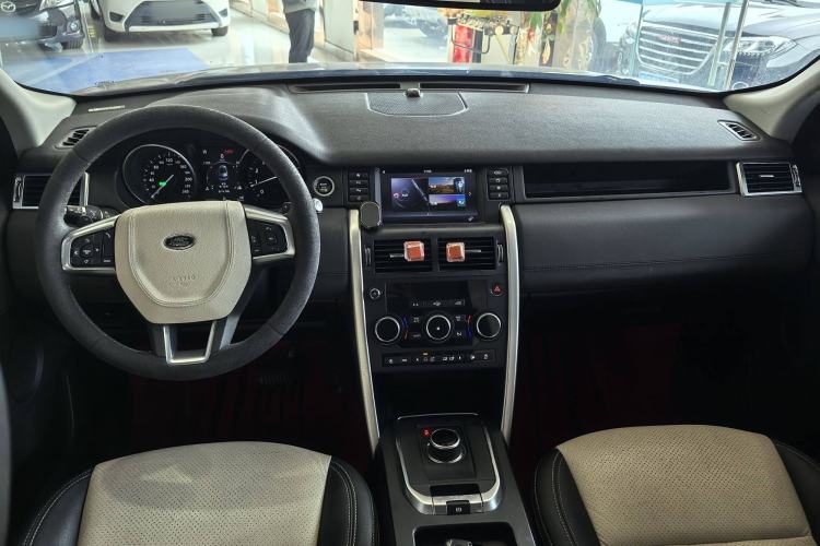 Used Land Rover Discovery Sport 2018 240 PS SE Version Interior 1