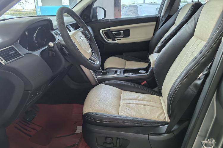 Used Land Rover Discovery Sport 2018 240 PS SE Version Interior 5