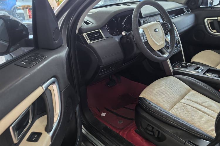 Used Land Rover Discovery Sport 2018 240 PS SE Version Interior 6