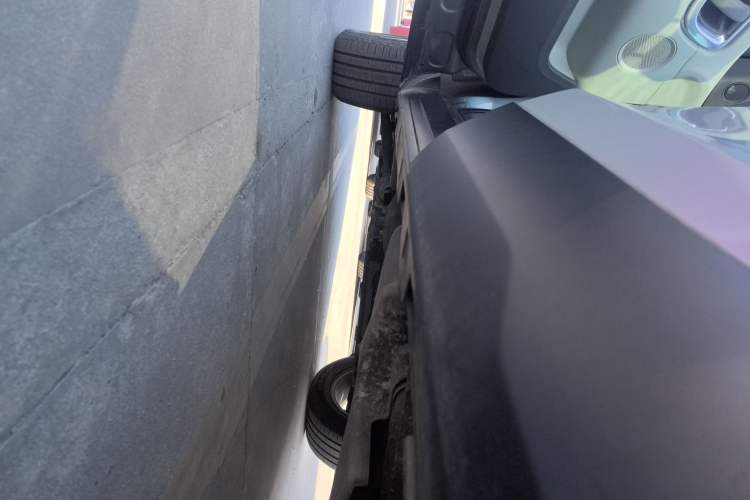 Used Land Rover Discovery Sport 2018 240 PS SE Version Left Side Sill