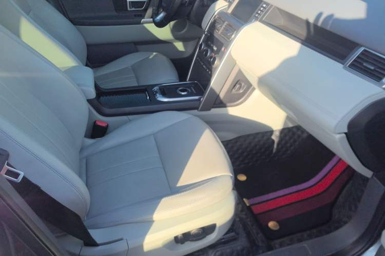 Used Land Rover Discovery Sport 2018 240 PS SE Version Right Front Seat