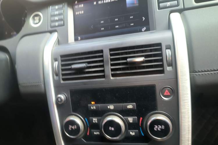 Used Land Rover Discovery Sport 2018 240 PS SE Version Audio And AC Panel