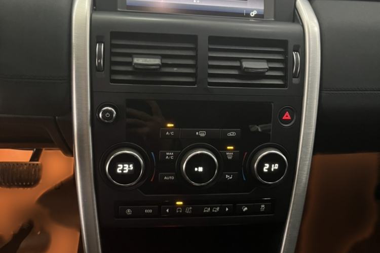 Used Land Rover Discovery Sport 2018 240 PS SE Version Audio And AC Panel