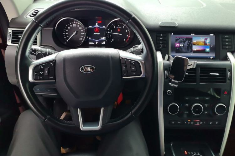Used Land Rover Discovery Sport 2018 240 PS SE Version Center Console