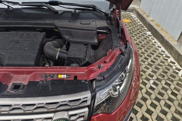 Used Land Rover Discovery Sport 2018 240 PS SE Version Engine Bay Left