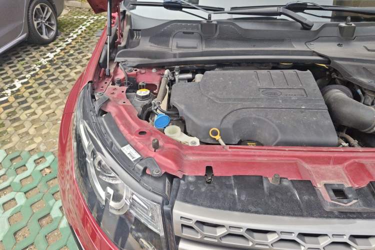 Used Land Rover Discovery Sport 2018 240 PS SE Version Engine Bay Right