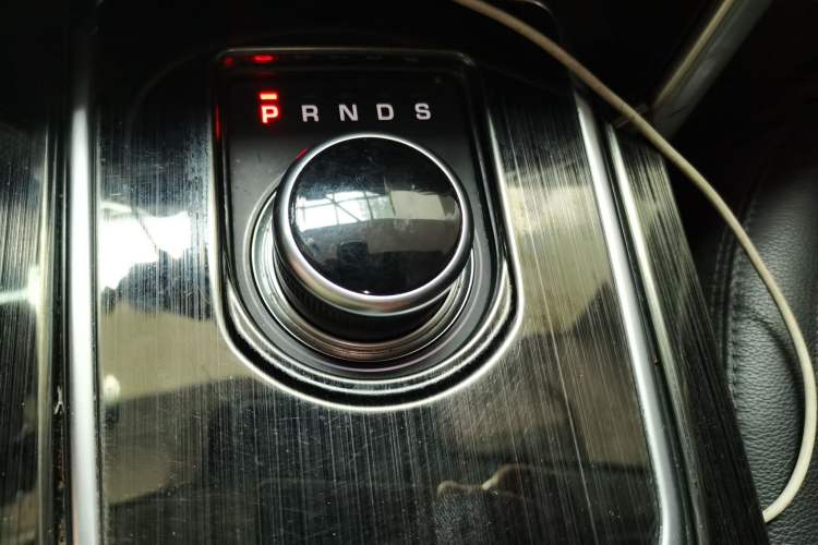 Used Land Rover Discovery Sport 2018 240 PS SE Version Gear Lever