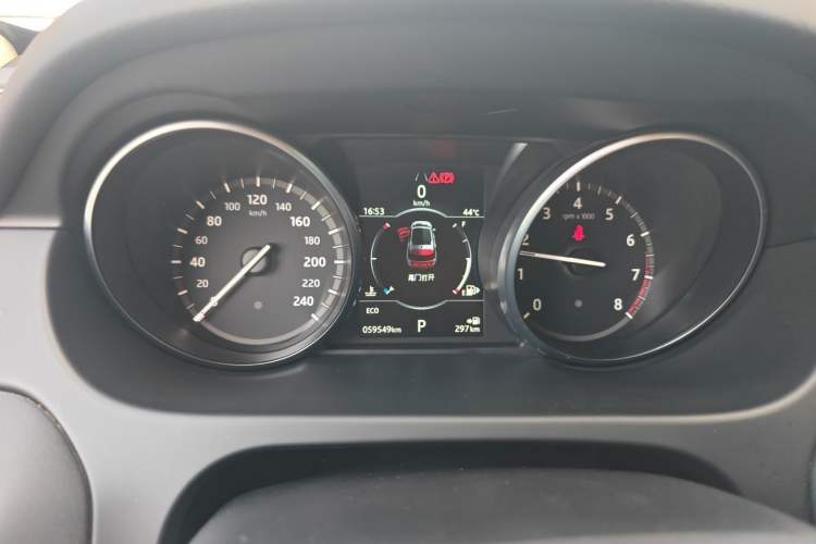 Used Land Rover Discovery Sport 2018 240 PS HSE Version Instrument Cluster