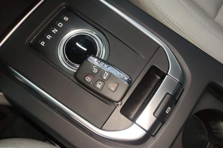 Used Land Rover Discovery Sport 2018 240 PS SE Version Interior 1
