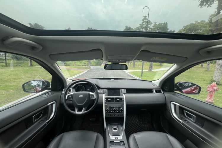 Used Land Rover Discovery Sport 2018 240 PS SE Version Interior 1