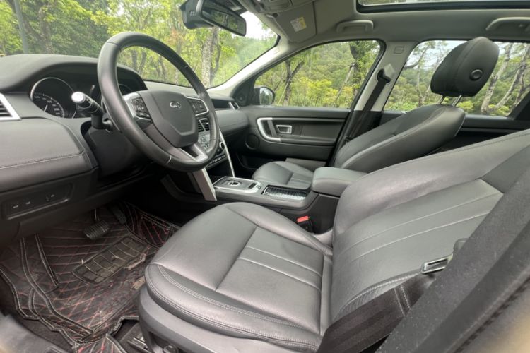 Used Land Rover Discovery Sport 2018 240 PS SE Version Interior 3