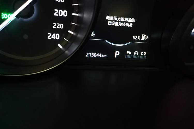 Used Land Rover Discovery Sport 2018 240 PS SE Version Odometer Close Up