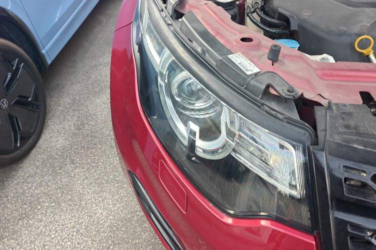 Used Land Rover Discovery Sport 2018 240 PS HSE Version Right Front Headlight