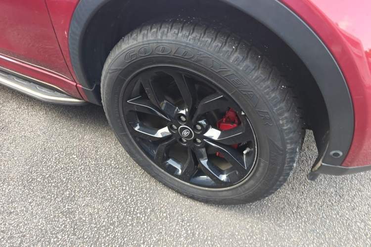 Used Land Rover Discovery Sport 2018 240 PS HSE Version Right Front Wheel Hub