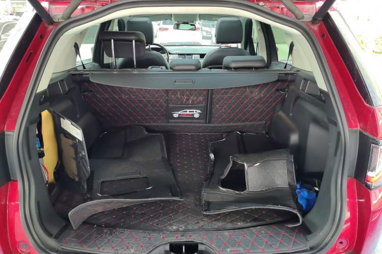 Used Land Rover Discovery Sport 2018 240 PS SE Version Trunk