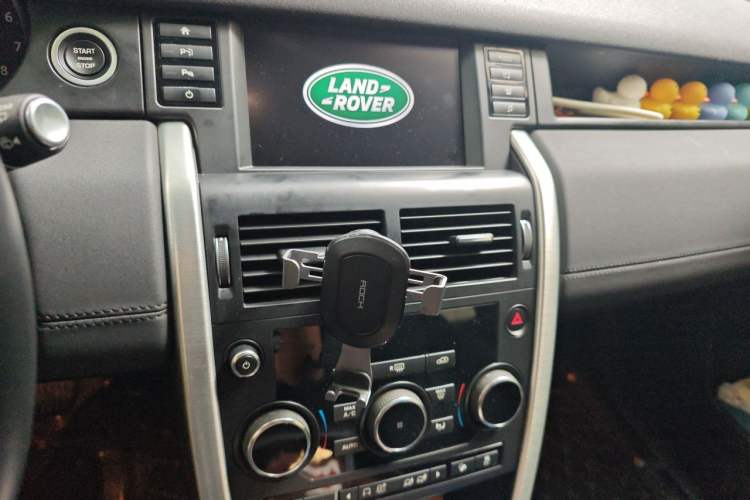 Used Land Rover Discovery Sport 2018 240 PS SE Version Audio And AC Panel