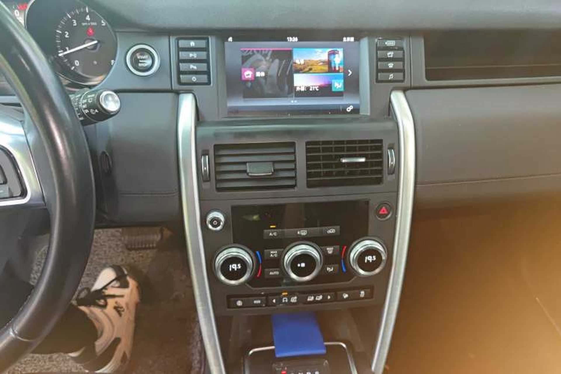 Used Land Rover Discovery Sport 2018 240 PS SE Version Audio And AC Panel