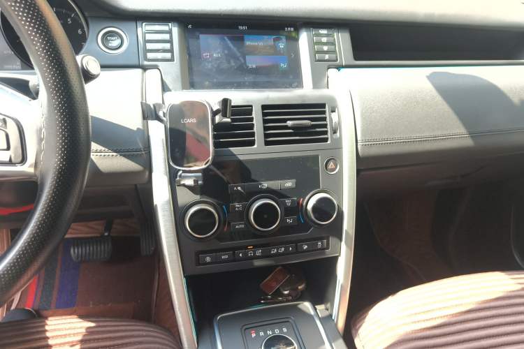 Used Land Rover Discovery Sport 2018 240 PS SE Version Audio And AC Panel
