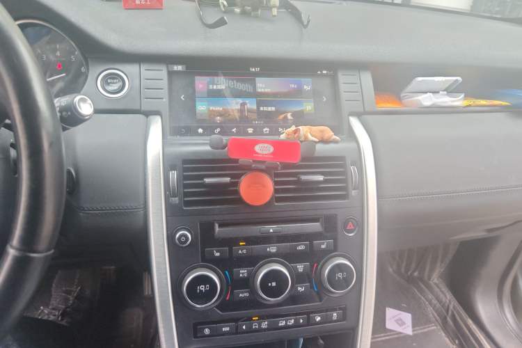 Used Land Rover Discovery Sport 2018 240 PS HSE Version Audio And AC Panel