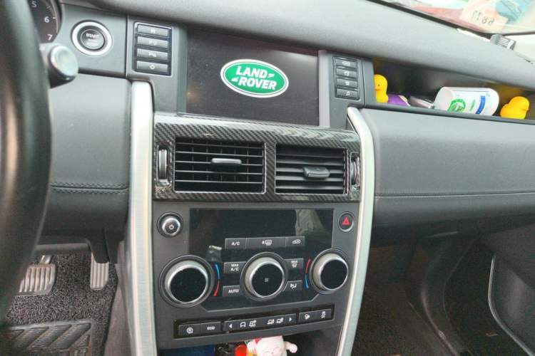 Used Land Rover Discovery Sport 2018 240 PS SE Version Audio And AC Panel