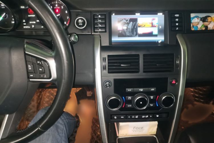 Used Land Rover Discovery Sport 2018 240 PS SE Version Audio And AC Panel
