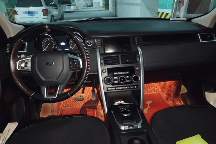 Used Land Rover Discovery Sport 2018 240 PS SE Version Center Console