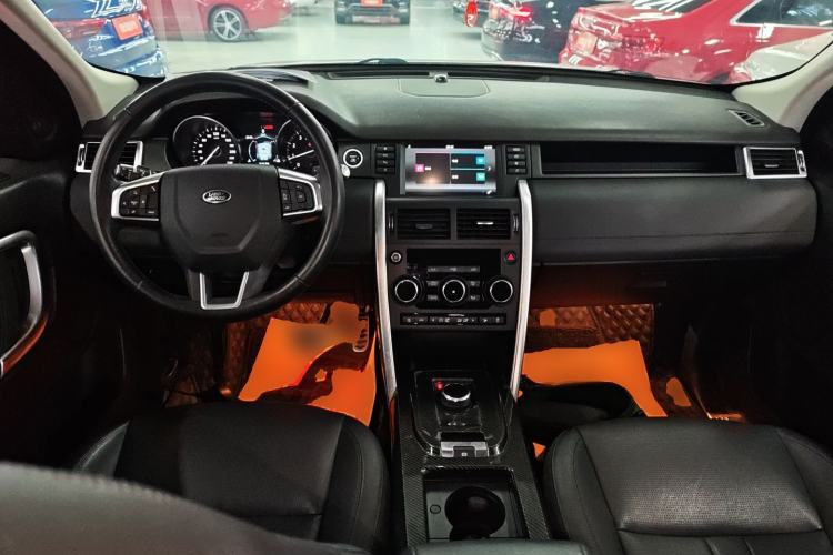Used Land Rover Discovery Sport 2018 240 PS SE Version Center Console