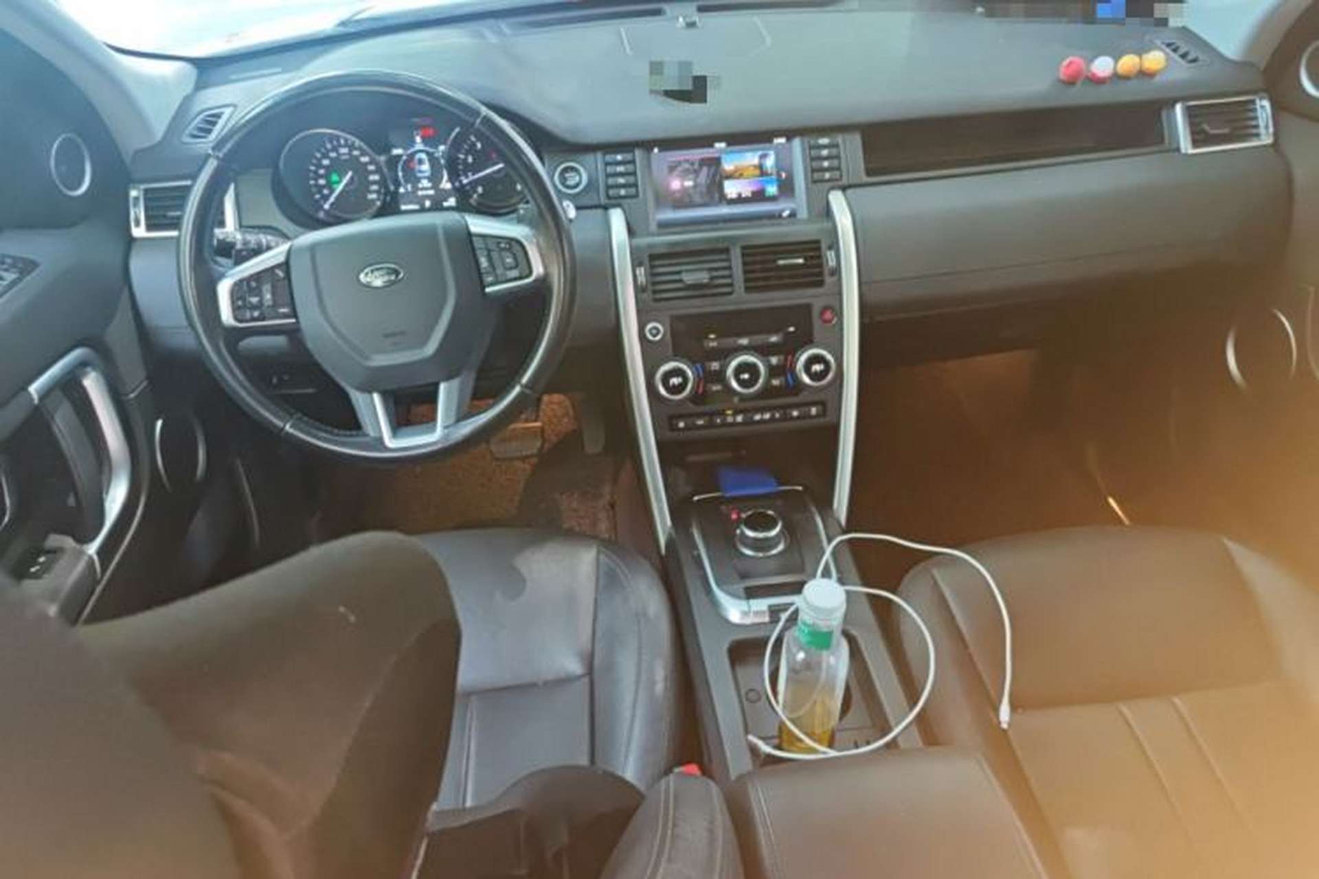Used Land Rover Discovery Sport 2018 240 PS SE Version Center Console